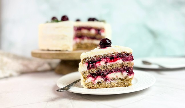 Tortas su sūrio kremu ir vyšniomis