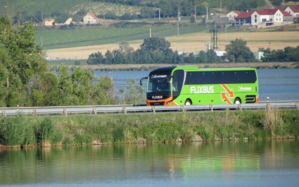 Artėjant traukiniui, autobusas su vaikais buvo evakuotas per kelias sekundes