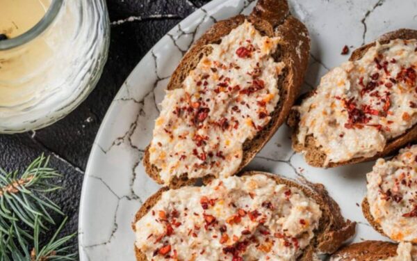 Greita ir paprasta užtepėlė su silke: puikus užkandis šventėms