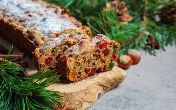 Kalėdinis keksas su džiovintais vaisiais ir riešutais: gardus šventinis receptas