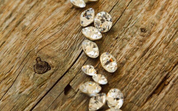 Pirmadienio akmenų vadovas (gruodžio 23 d.): Atskleiskite energijos transformatorių pagal savo zodiako ženklą šiandien—pasinaudokite šių žavingų kristalų galia!