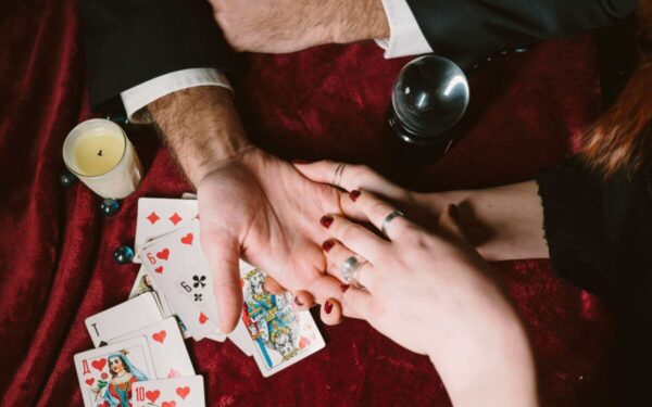 Penktadienio Garso Horoskopas (Gruodžio 27 d.): Net keturi Zodiako ženklai matys, kaip meilė ir karjera ima netikėtai keistis!