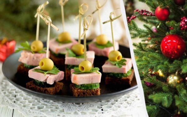 Skanių ir neįprastų sumuštinių idėjos Naujiesiems 2025 metams