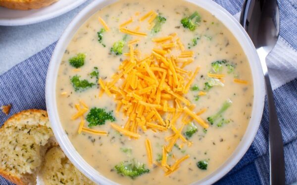 Vištienos, brokolių ir čederio sūrio sriuba