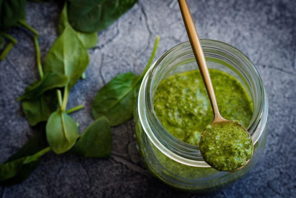Cholesteroli-padeda-sumazinti-baltymas-esantis-migdolu-riesutuose-pasigaminkite-pesto-padazo - Laikas.lt Cholesterolį padeda sumažinti baltymas, esantis migdolų riešutuose. Pasigaminkite pesto padažo