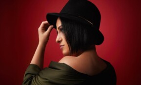 Collette Dunhill nuotrauka su skrybėle