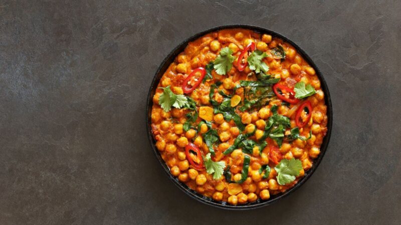 Lengvas daržovių troškinys su avinžirniais – tik 200 kcal!