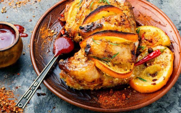 Kepta kiauliena su apelsinų glazūra: mėgausis visa šeima