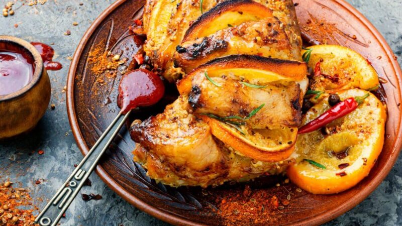 Kepta kiauliena su apelsinų glazūra: mėgausis visa šeima