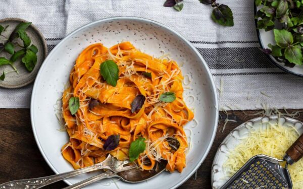 Makaronai su degtine: klasikinis skonis su moderniu posūkiu