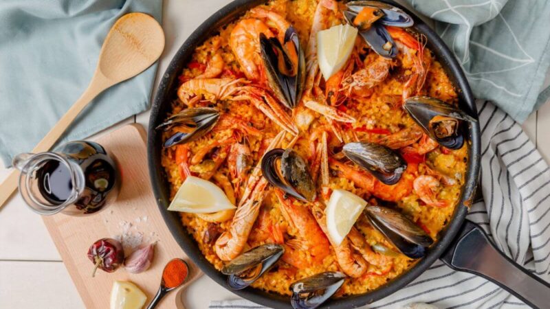Paella receptas – nacionalinis ispanų patiekalas jūsų stalui