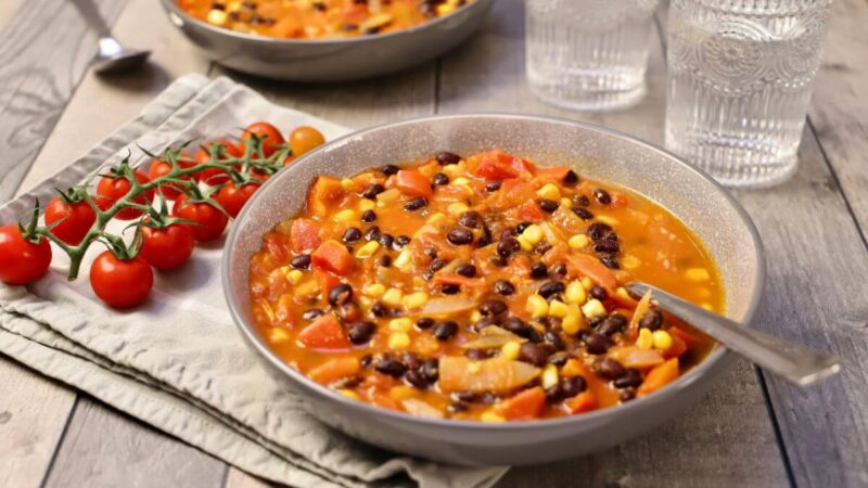 Meksikietiška pupelių sriuba su gvakamole – veganiška vakarienė