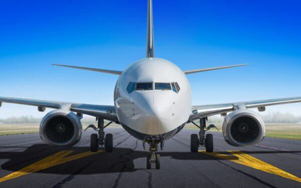 Ryanair ketina imtis priemonių, skatinančių išgerti mažiau alkoholio oro uostuose Europoje