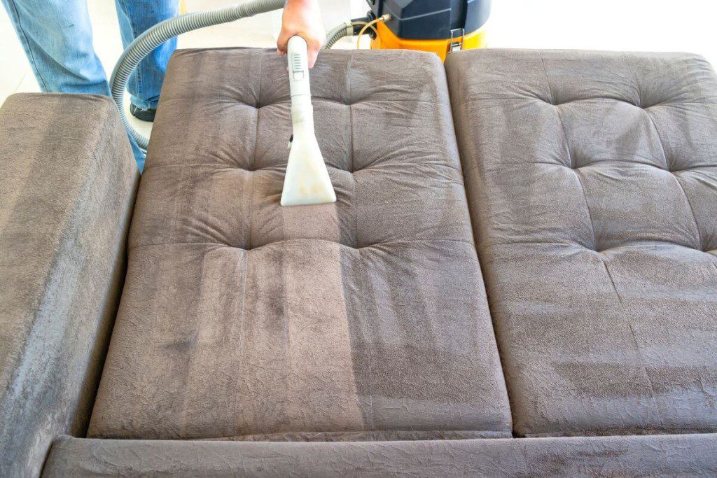 Sofos-valymas-atsikratykite-nepageidaujamu-demiu-su-siais-metodais-zomsos-sofa - Laikas.lt Sofos valymas - atsikratykite nepageidaujamų dėmių su šiais metodais. Zomšos sofa