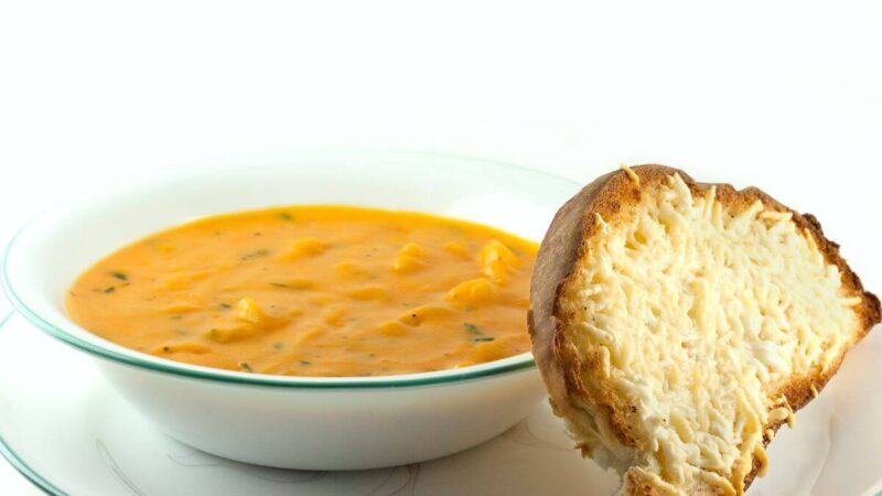 Sūrio, kumpio ir bulvių sriuba: jaukumo ir skonio receptas