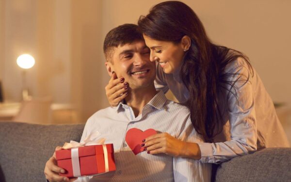 Kaip nustebinti vaikiną per Valentino dieną: romantiškos idėjos