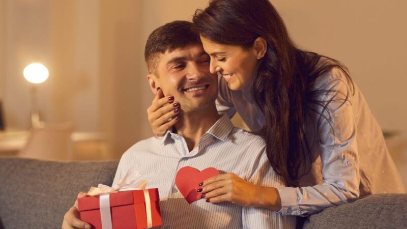 Kaip nustebinti vaikiną per Valentino dieną: romantiškos idėjos