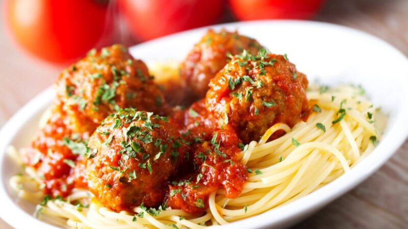 Veršienos kukuliai su geltonųjų pomidorų sviesto padažu