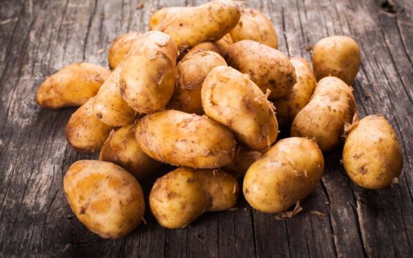 Bulvės žiemą išliks šviežios kelis mėnesius su šia gudrybe: nesugenda ir nedygsta