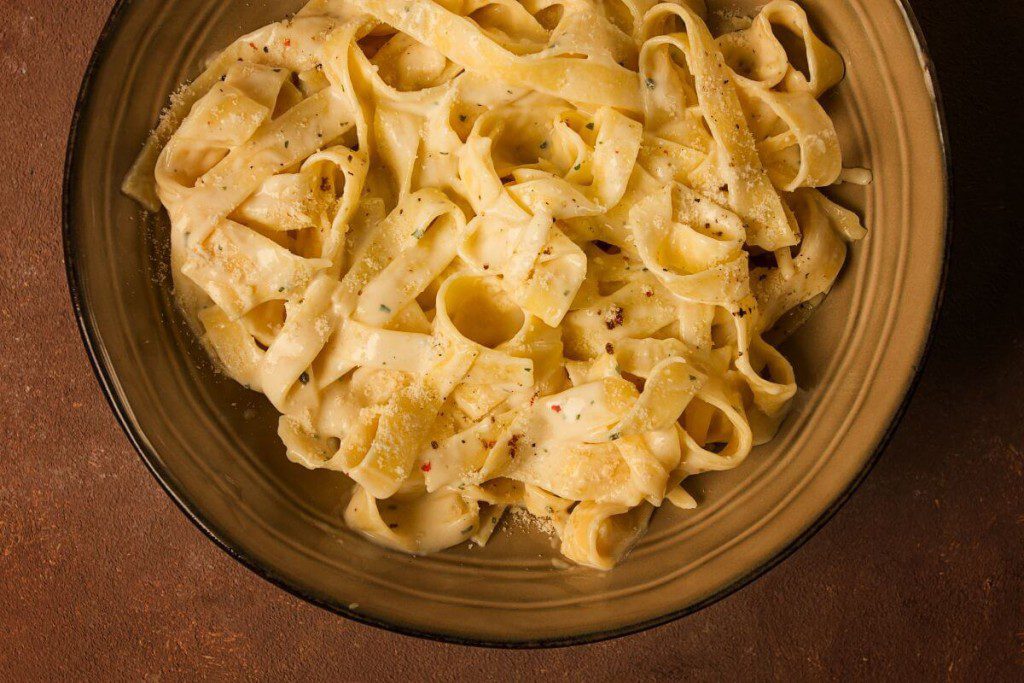 fettuccine-alfredo-makaronai-receptas - Laikas.lt Fettuccine Alfredo makaronai: receptas
