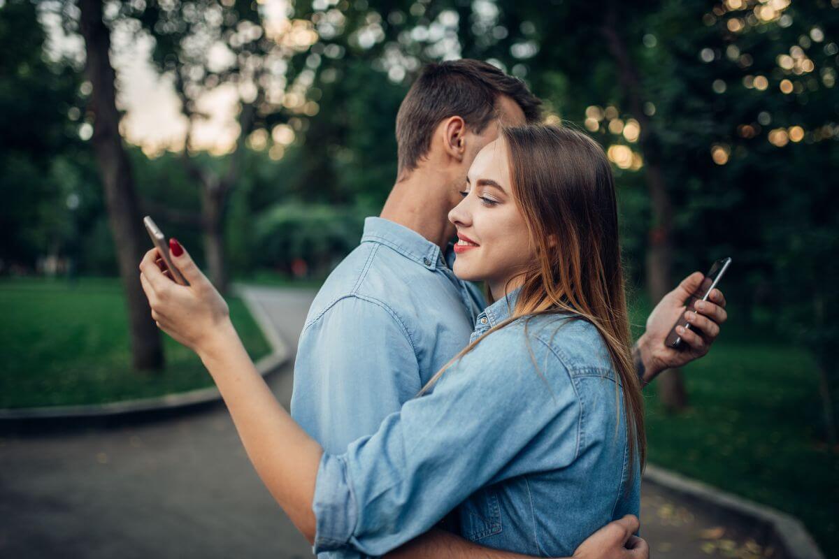 Kaip nepatenkinti poreikiai santykiuose susiję su priklausomybe nuo socialinių tinklų