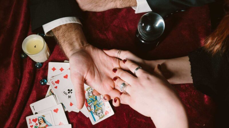 Ketvirtadienio astrologiniai įvykiai (sausio 9 d.): Merkurijaus retrogradas Ožiaragyje skatina pervertinimą – kaip tai paveiks jūsų Zodiako ženklą?