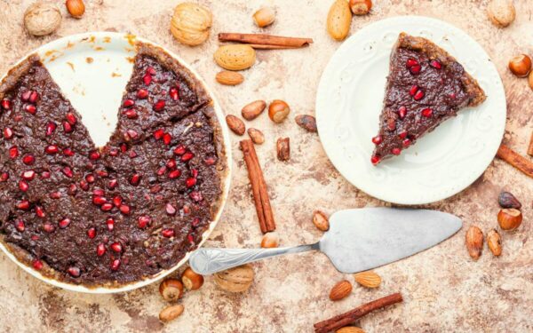 Šokoladinis tortas su granatų sėklomis: tobulas desertas Valentino dienai
