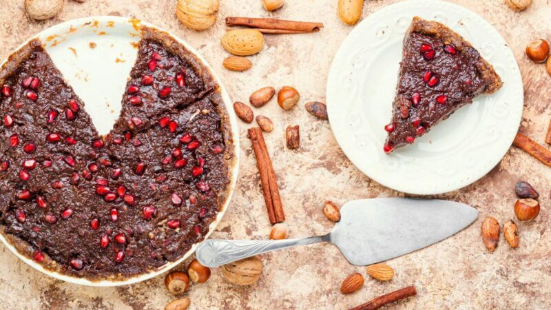 Šokoladinis tortas su granatų sėklomis: tobulas desertas Valentino dienai