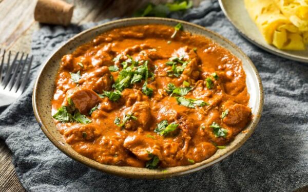 Vištienos Tikka Masala – klasikinis patiekalas su šiuolaikiniu poskoniu