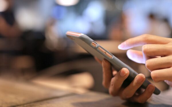Kas nutiks, jei nepasikeisite numerių iš 8 į +370 arba 0 iki kovo 1? Atsako ekspertai