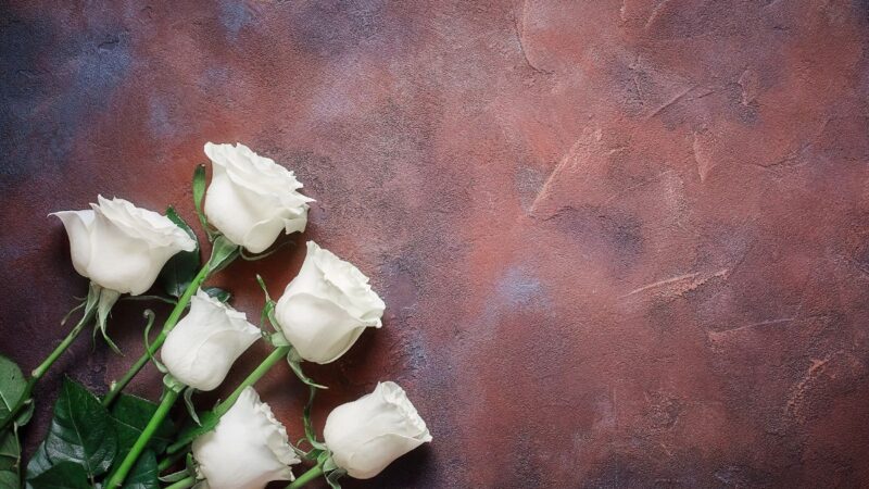 Laidotuvių etiketas: pasitikrinkite ar žinote kaip elgtis per šermenis ar laidotuves