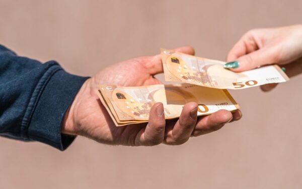 3 zodiako ženklai, kurie pasiskolinę pinigų gali jų ir negrąžinti