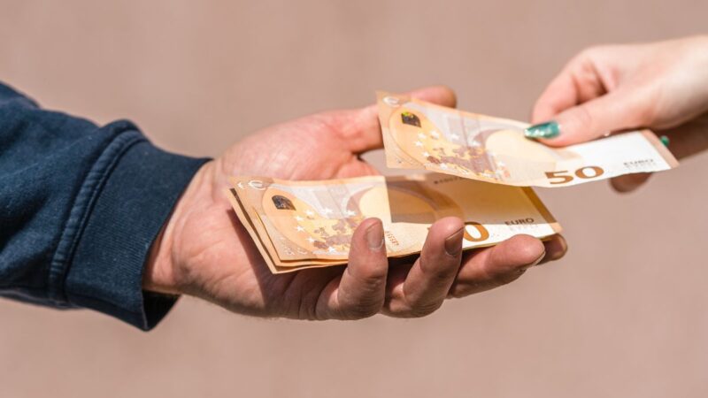 3 zodiako ženklai, kurie pasiskolinę pinigų gali jų ir negrąžinti