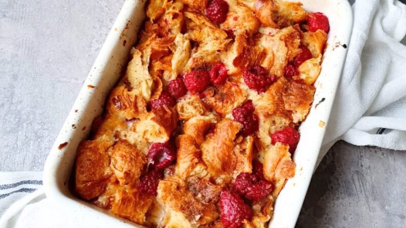 Aviečių ir kruasanų pudingas