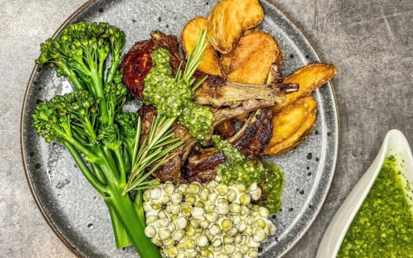 Avienos šonkauliai keptuvėje