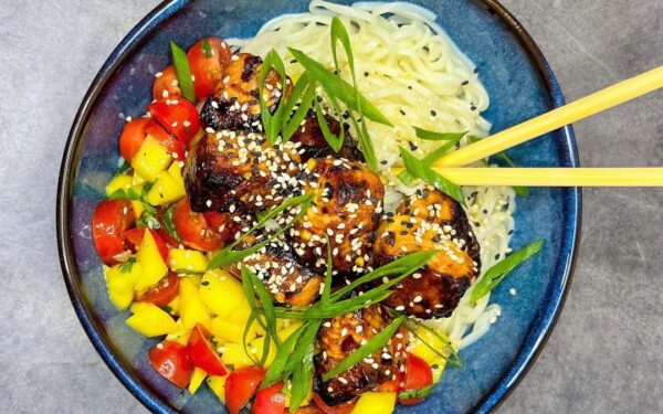 Azijietiška lašiša karšto oro gruzdintuvėje