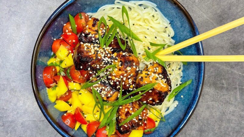 Azijietiška lašiša karšto oro gruzdintuvėje