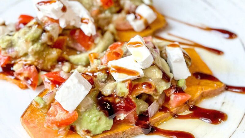 Saldžių bulvių kepsneliai su gvakamole