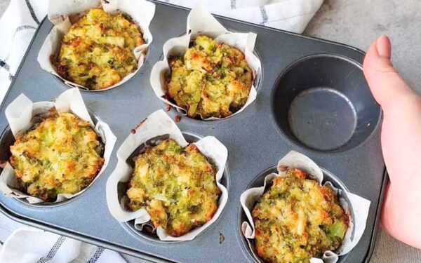 Brokolių ir čederio sūrio keksiukai