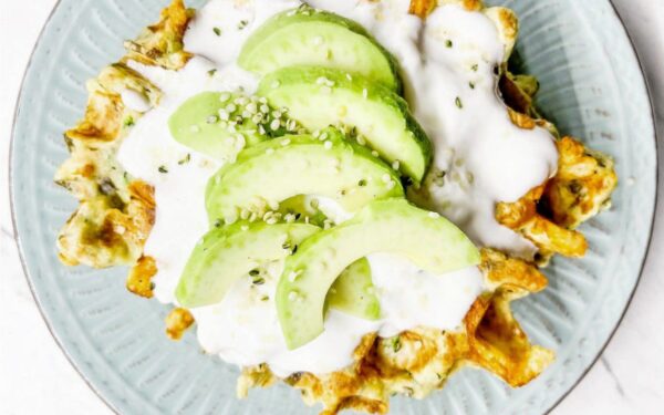 Daržovių ir sūrio vafliai – sotiems pusryčiams