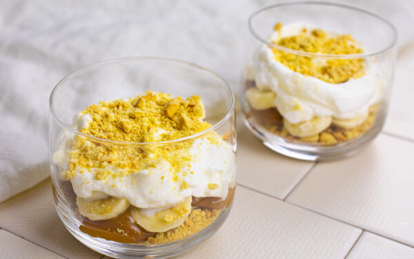 Karameliniai Banoffee desertai stiklinėse – tobula Valentinui