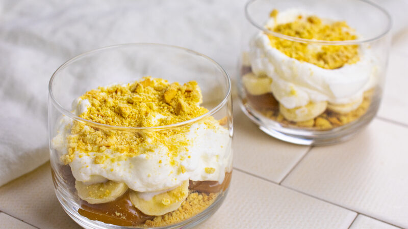 Karameliniai Banoffee desertai stiklinėse – tobula Valentinui
