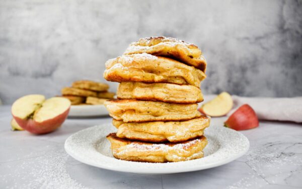 Jogurtiniai Užgavėnių blynai su obuoliais