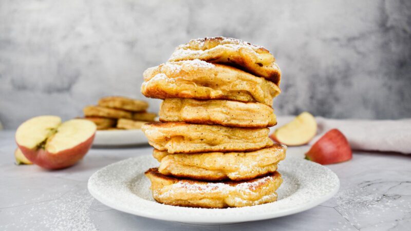 Jogurtiniai Užgavėnių blynai su obuoliais