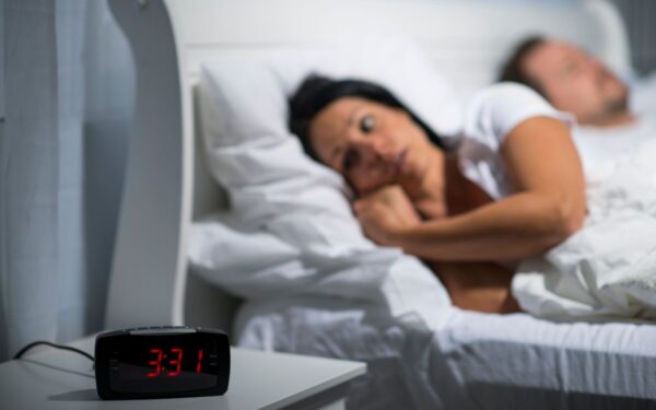 Kaip pagerinti miegą žiemos metu: specialistų patarimai