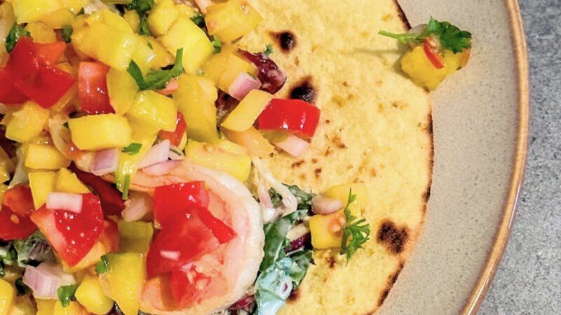 Greiti takai su krevetėmis ir mangų salsa draugų vakarėliui