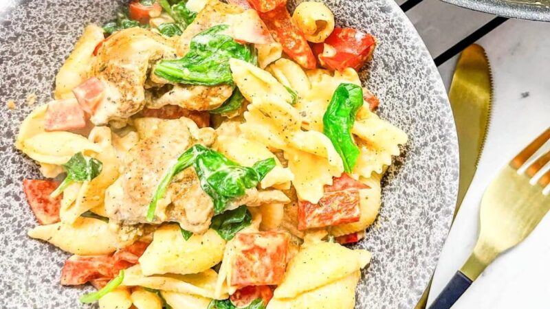 Makaronai su paukštiena ir grietinėlės padažu