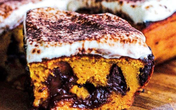 Moliūgo pyragas su sūrio kremo glaistu