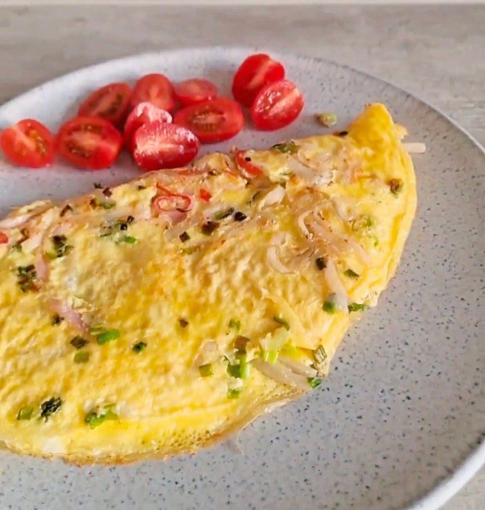 Omletas su krabų lazdelėmis