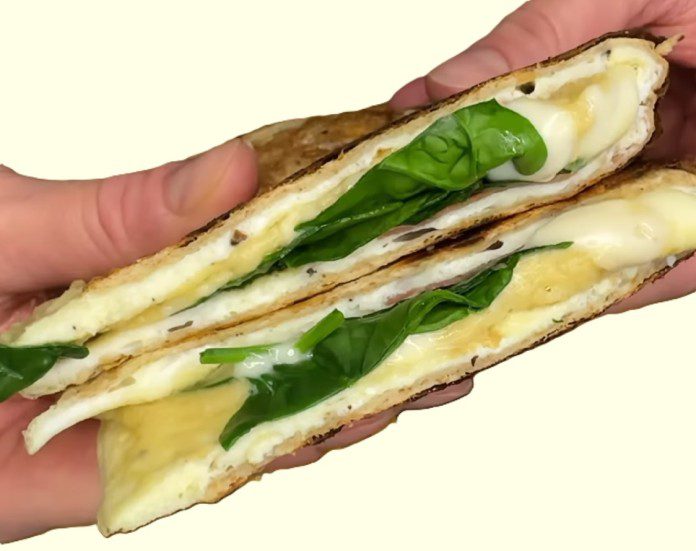 Omletas tortilijoje su kumpiu, sūriu ir špinatais